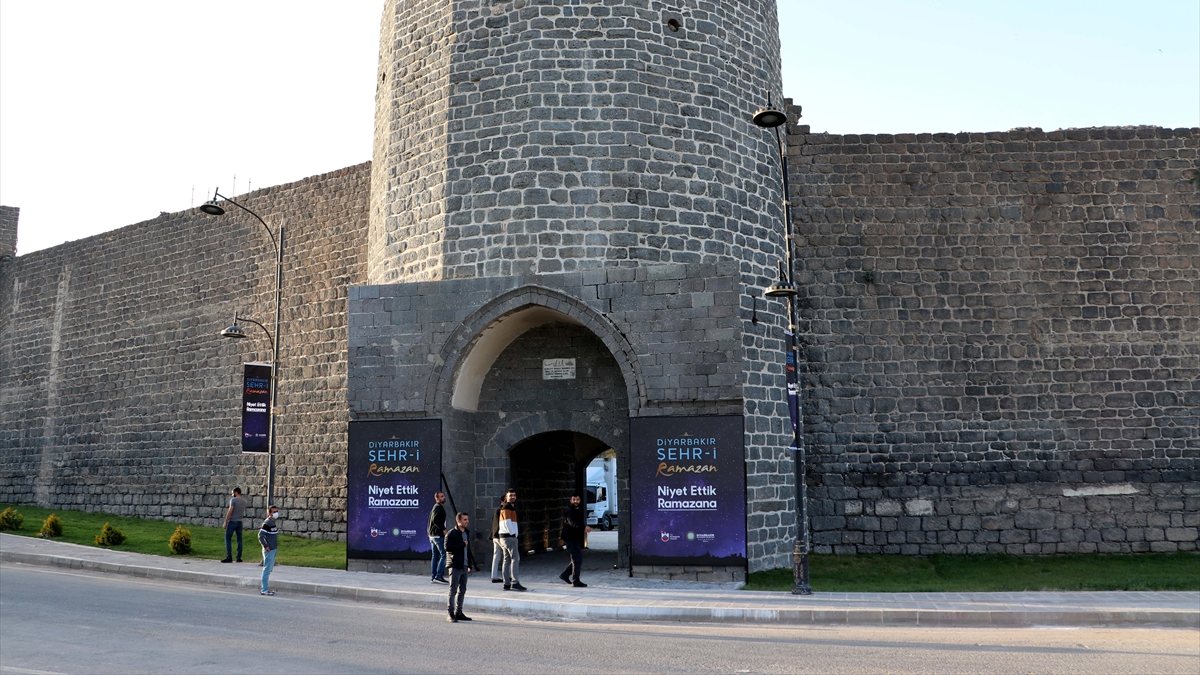diyarbakirin-tarihi-kupeli-kapisi-gecislere-acildi-wWvL9wZL.jpg